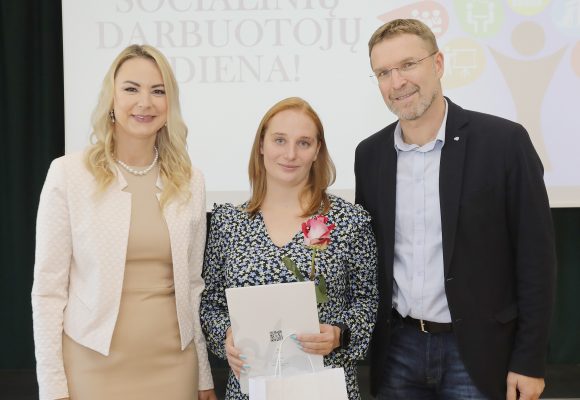 Ukmergės PSPC socialinei darbuotojai – Seimo nario padėka Ukmergės PSPC socialinei darbuotojai – Seimo nario padėka