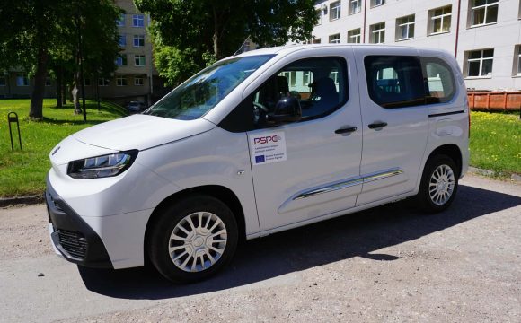 Ukmergės PSPC stiprina slaugos namuose paslaugas – įsigytas naujas elektromobilis