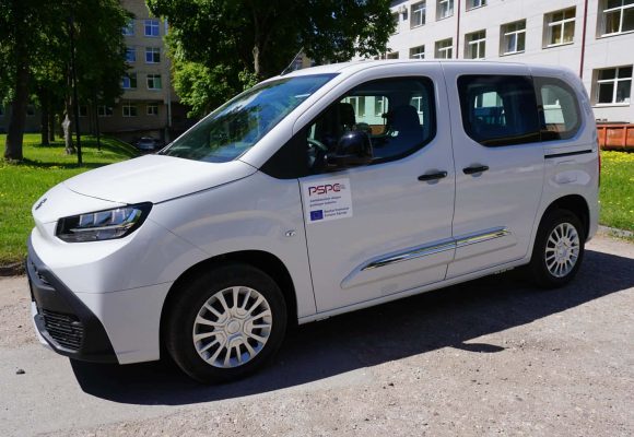 Ukmergės PSPC stiprina slaugos namuose paslaugas – įsigytas naujas elektromobilis Ukmergės PSPC stiprina slaugos namuose paslaugas – įsigytas naujas elektromobilis